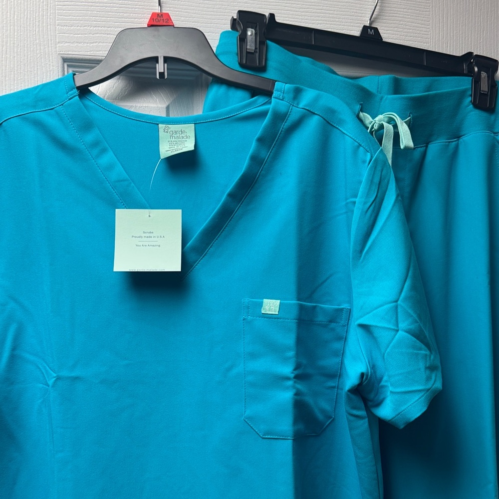 Grade Malade Turquoise Scrub Set